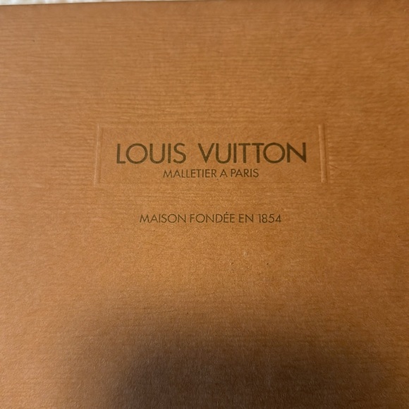 Louis Vuitton 1993 Vintage Brown Epi storage Box w/Ribbon & tissue paper - Picture 7 of 7